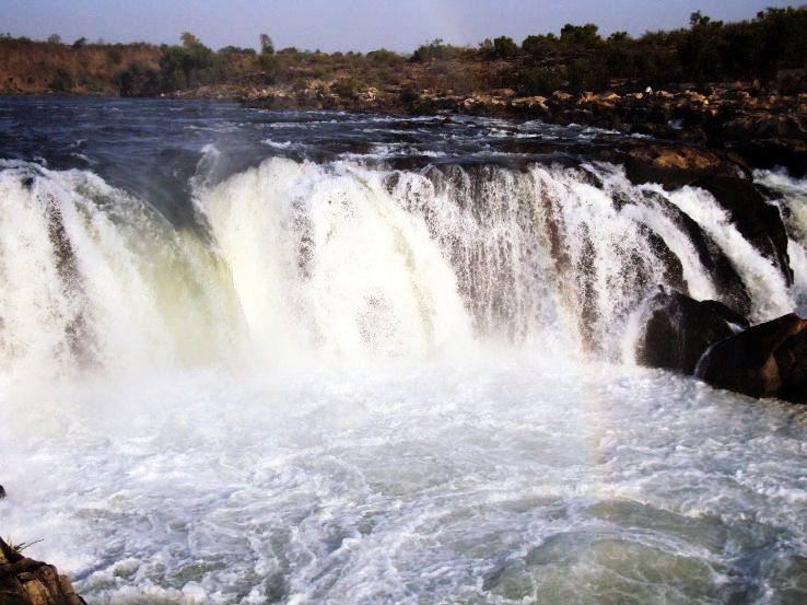 10. Dhuandhar Waterfall